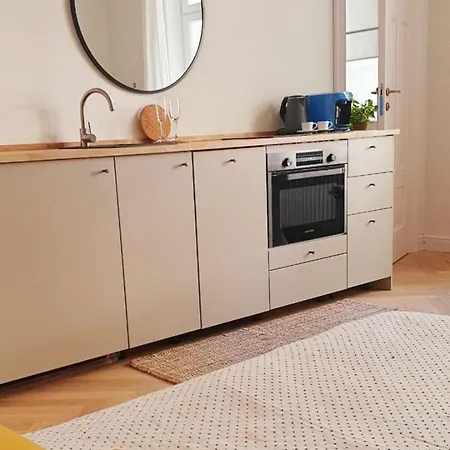 Apartment Tennis *